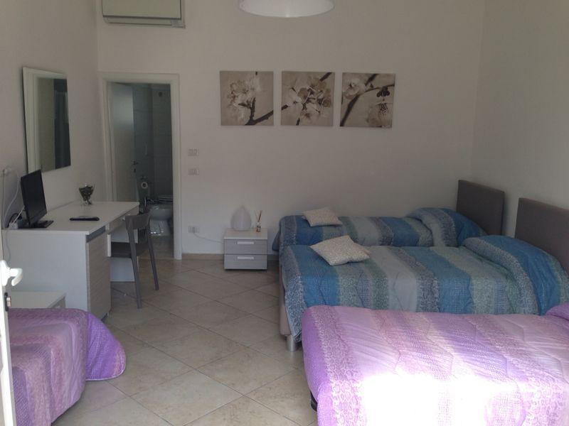 Bed And Breakfast Fly Бари Номер фото