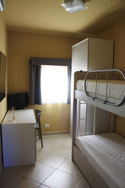 Bed And Breakfast Fly Бари Номер фото